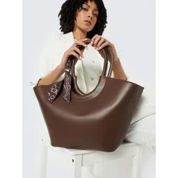 max Oversized Swagger Handheld Bag-picture-25