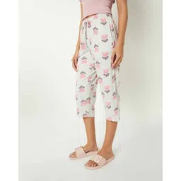 max Women Straight Fit Capris image 2