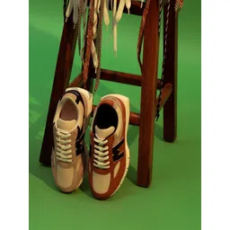 mccoy Men Colourblocked Round Toe Antibacterial Leather Sneakers-picture-29