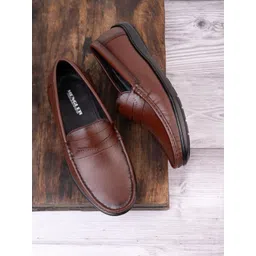 MENGLER Men Textured Leather Loafers-picture-12