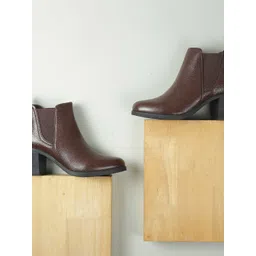 Metro Women Textured Chelsea Boots-picture-27