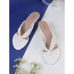 Metro Women Textured Slim Heeled-picture-34