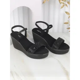 Metro Women's Black Ankle Strap Sandals-picture-38