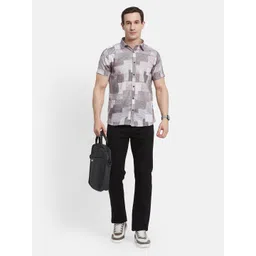 METTLE Men Spread Collar Geometric Printed Cotton Casual Shirt image 4