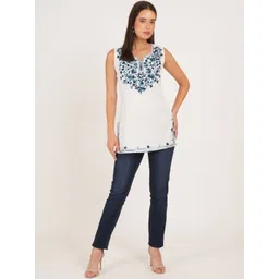 Missethic Women Floral Embroidered V-Neck Pure Cotton Short Kurti-picture-27