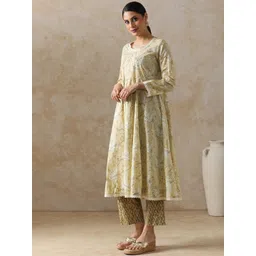 Moara Women Floral Printed Gotta Patti Pure Cotton Kurta with Trousers image 4