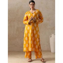 Moara Women Floral Printed Regular Pure Cotton Kurta with Trousers-picture-17