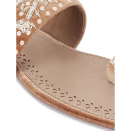 Mochi Embellished Ethnic One Toe Flats image 3