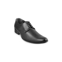 Mochi Men Black Textured Leather Derbys-picture-36