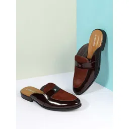 Mochi Men Colourblocked Leather Mules-picture-24