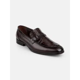 Mochi Men Textured Leather Formal Loafers With Buckle-picture-38