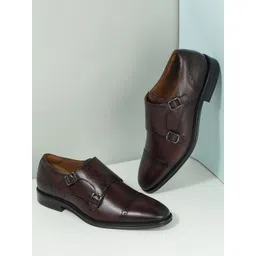 Mochi Men Textured Leather Pointed Toe Formal Shoes-picture-12