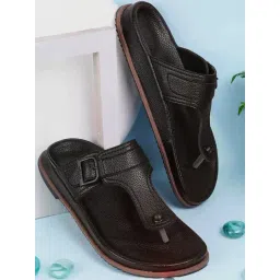 Mochi Men's Black T-Strap Sandals-picture-22