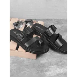 Mochi Men's Black Toe Ring Sandals-picture-41
