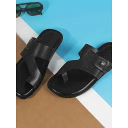 Mochi Men's Black Toe Ring Sandals-picture-10