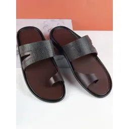 Mochi Men's Brown Toe Ring Sandals-picture-42
