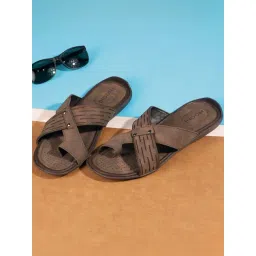 Mochi Men's Brown Toe Ring Sandals-picture-30