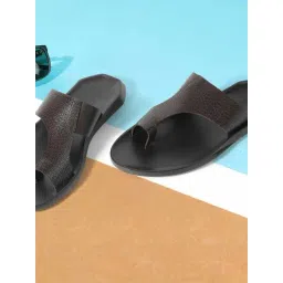 Mochi Men's Brown Toe Ring Sandals-picture-26