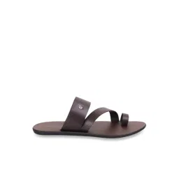 Mochi Men's Brown Toe Ring Sandals image 3