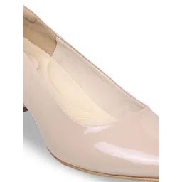 Mochi Women Block Heel Pumps image 3