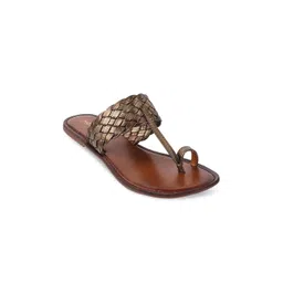 Mochi Women Brown Textured One Toe Flats-image-1