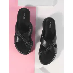 Mochi Women Textured One Toe Flats-picture-35