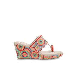 Mochi Women's Beige Toe Ring Wedges-picture-10