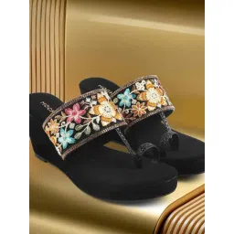 Mochi Women's Black Toe Ring Sandals-picture-25