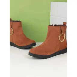 Mochi Women's Tan Chelsea Boots-picture-15