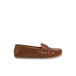 Mochi Women's Tan Loafers image 2