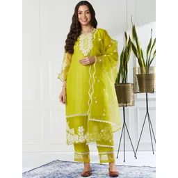 MOKOSH Floral Yoke Design Thread Work Muslin Straight Kurta With Trousers & Dupatta-image-25