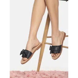 Monrow Women Black Solid Fabric Open Toe Flats-picture-41