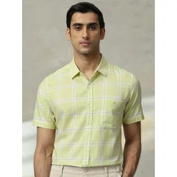 Mufti Men Slim Fit Spread Collar Checked Cotton Casual Shirt-picture-38