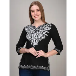 Naida Women Floral Embroidered Chikankari Kurti-picture-33