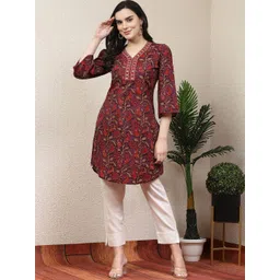Nayam By Lakshita Floral Printed V-Neck Mirror Work Pure Cotton Straight Kurta-picture-38