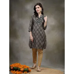 Nayam By Lakshita Green Floral Embroidered Sequinned Modal Sequinned Kurti-picture-26