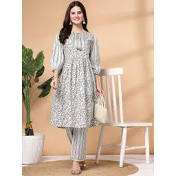 Nayam By Lakshita Women Floral Printed Regular Gotta Patti Kurta with Palazzos-picture-18