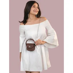 Nestasia Textured Sling Bag with Quilted-picture-42