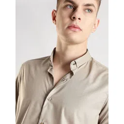 NEVER NEUD Men Classic Slim Fit Solid Spread Collar Casual Shirt image 2