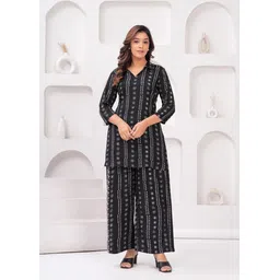 NNAVDHA Floral Printed Shirt Collar TunicWith Trouser-picture-23