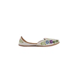 NR BY NIDHI RATHI White Handcrafted and Embellished Juttis-picture-26