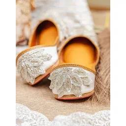 NR By Nidhi Rathi Women Embellished Ethnic Mojaris with Embroidered Flats-picture-17