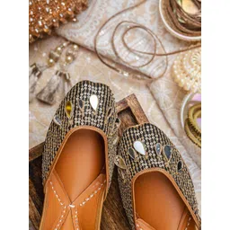 NR By Nidhi Rathi Women embroidered Mojaris Flats-picture-18