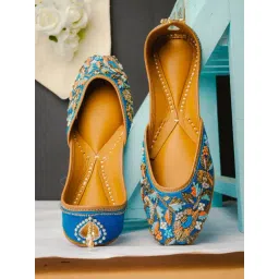 NR by Nidhi Rathi Women's Blue Ethnic Juttis-picture-22