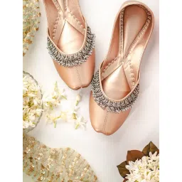 NR by Nidhi Rathi Women's Golden Ethnic Juttis-picture-24