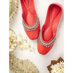 NR by Nidhi Rathi Women's Red Ethnic Juttis-picture-31