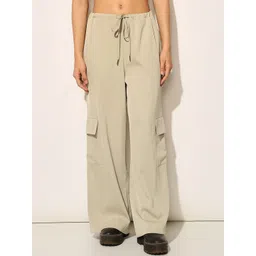 ONLY Women Straight Fit High-Rise Cargos Trousers-picture-21