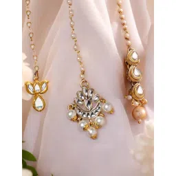 OOMPH Set of 3 Gold Tone Kundan & Pearls Floral Wedding Delicate Maangtikka For Women-picture-19