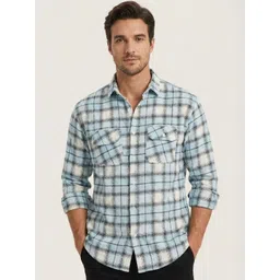 OQUENT Men Standard Checked Casual Shirt image 3