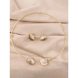 Ozanoo Gold-Plated Mother Of Pearls Studded Hasli Jewellery Set-picture-15